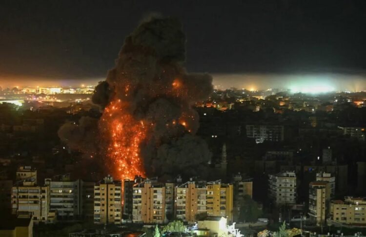 Ataque aéreo israelí en un área en los suburbios del sur de Beirut durante la noche del 10 al 11 de marzo.