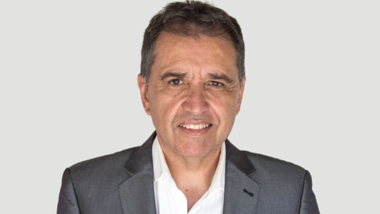 Mario Devalis presenta “Influencer del Humor” en la Sala Carlos Giménez La vuelta a las pistas del humorista Mario Devalis tiene cita confirmada para este miércoles a las 20:30 en el Teatro Real.