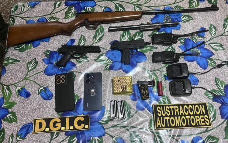 La banda operaba con armas de fuego e inhibidores de señal.