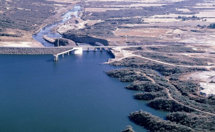 Las lluvias en distintas cuencas de Córdoba obligaron a aumentar las descargas de agua en los diques Piedras Moras y Boca de Río, mientras se prevé que el embalse Los Molinos alcance el nivel de vertedero.
