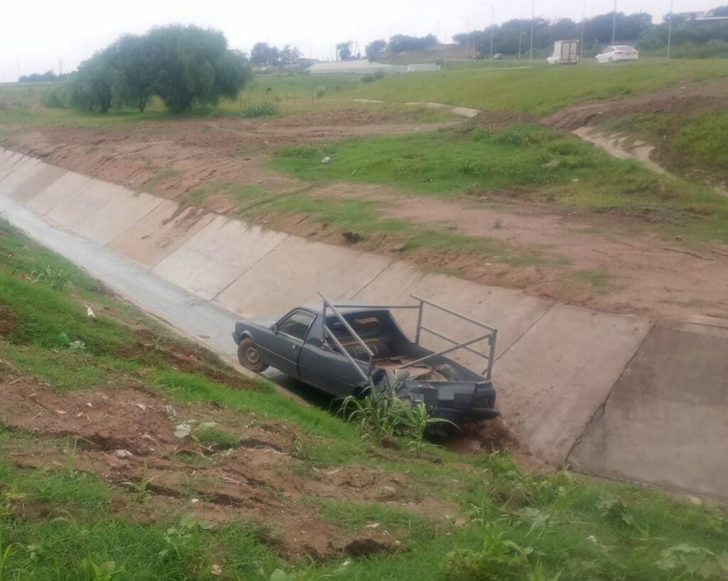 El conductor del vehículo menor debió ser trasladado a un centro de salud con traumatismos.