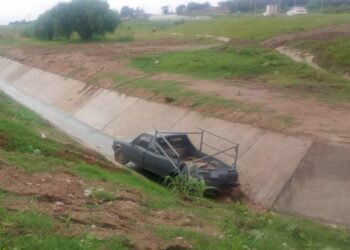 El conductor del vehículo menor debió ser trasladado a un centro de salud con traumatismos.