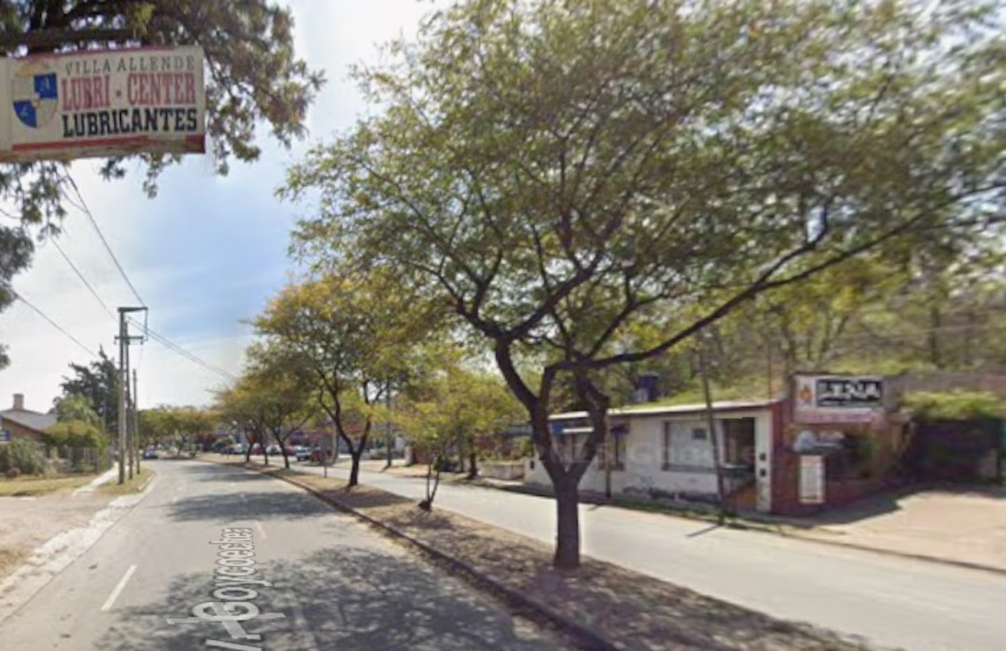 Un motociclista perdió la vida tras chocar contra un árbol