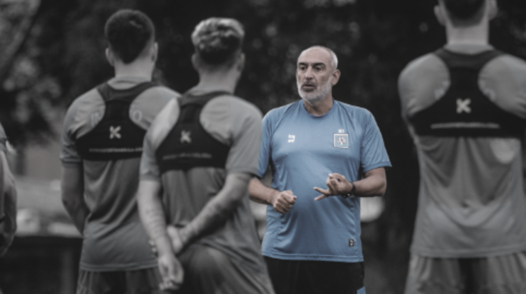 Estudiantes de Río Cuarto confirmó la salida de Iván Delfino tras un trunco arranque