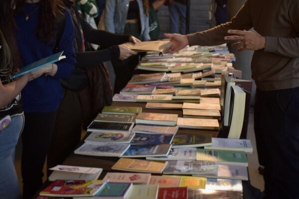 Tilde 2026: el mapa de la edición independiente se cita en el Centro Cultural Córdoba El Centro Cultural Córdoba, con su icónica plaza seca sobre Poeta Lugones 401, recibirá a 120 sellos de todo el país.