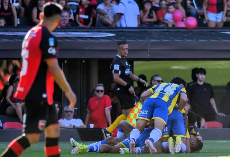 Rosario Central venció a Newell's con Ángel Di María como figura Rosario Central venció a Newell's con Ángel Di María como figura
