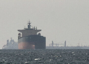 Gran Bretaña impulsa una coalición para reabrir el Estrecho de Ormuz