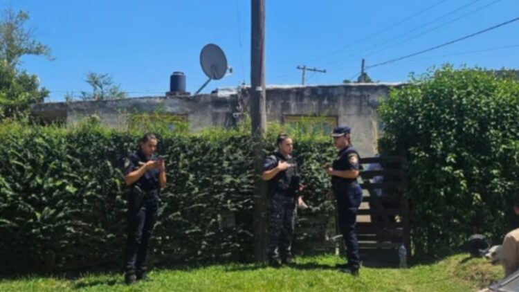 Si bien la causa fue caratulada preliminarmente como “muerte de etiología dudosa”, las primeras informaciones oficiales emitidas refieren a presuntas "muertes violentas".