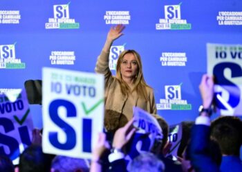 Italianos votan para decidir si apoyan la reforma judicial que impulsa Meloni