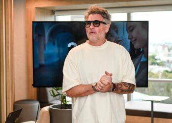 Juan Carlos Santiago, presidente de la Fundación, dio la bienvendida en el evento.