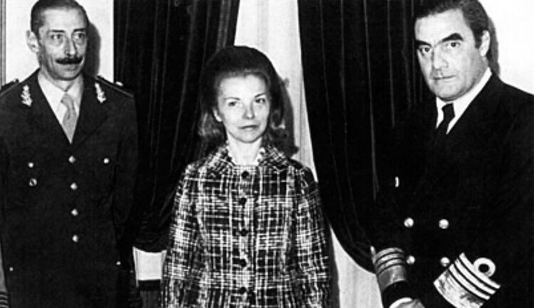 Jorge Rafael Videla, Isabel Martinez de Perón y Emilio Massera.