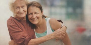 Las valijas invisibles de las mujeres migrantes: resistencia, desarraigo y desigualdad Mujeres migrantes