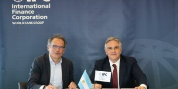 El financiamiento combina recursos del Banco Mundial y bancos internacionales para completar la obra iniciada con fondos provinciales.