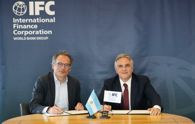 El financiamiento combina recursos del Banco Mundial y bancos internacionales para completar la obra iniciada con fondos provinciales.