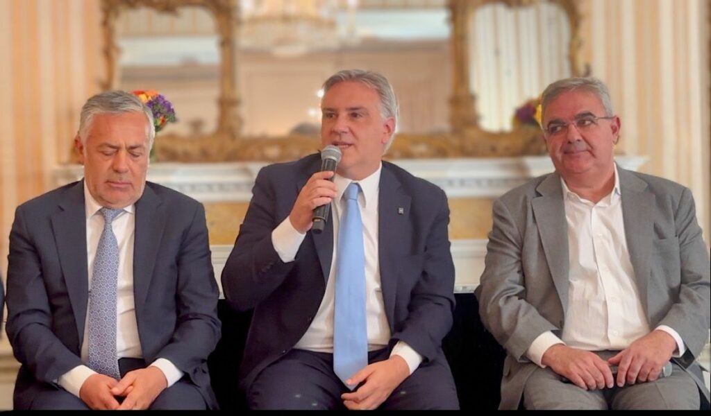 El gobernador Llaryora pidió que la Nación le ceda el IVA a las provincias