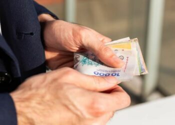 Los salarios crecieron 2,5% en enero, pero siguen perdiendo frente a la inflación