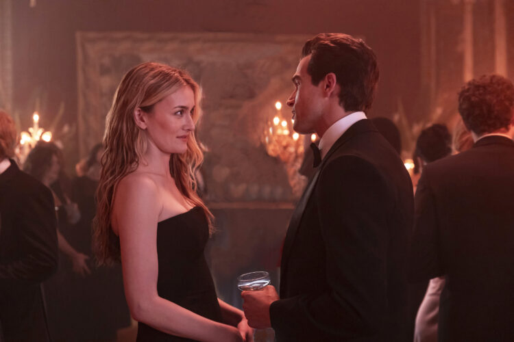 Entre el furor por la estética de Carolyn Bessette y las acusaciones de misoginia, el detrás de escena de la pareja más icónica de los 90 vuelve a encender el debate sobre los límites de la ficción basada en hechos reales.