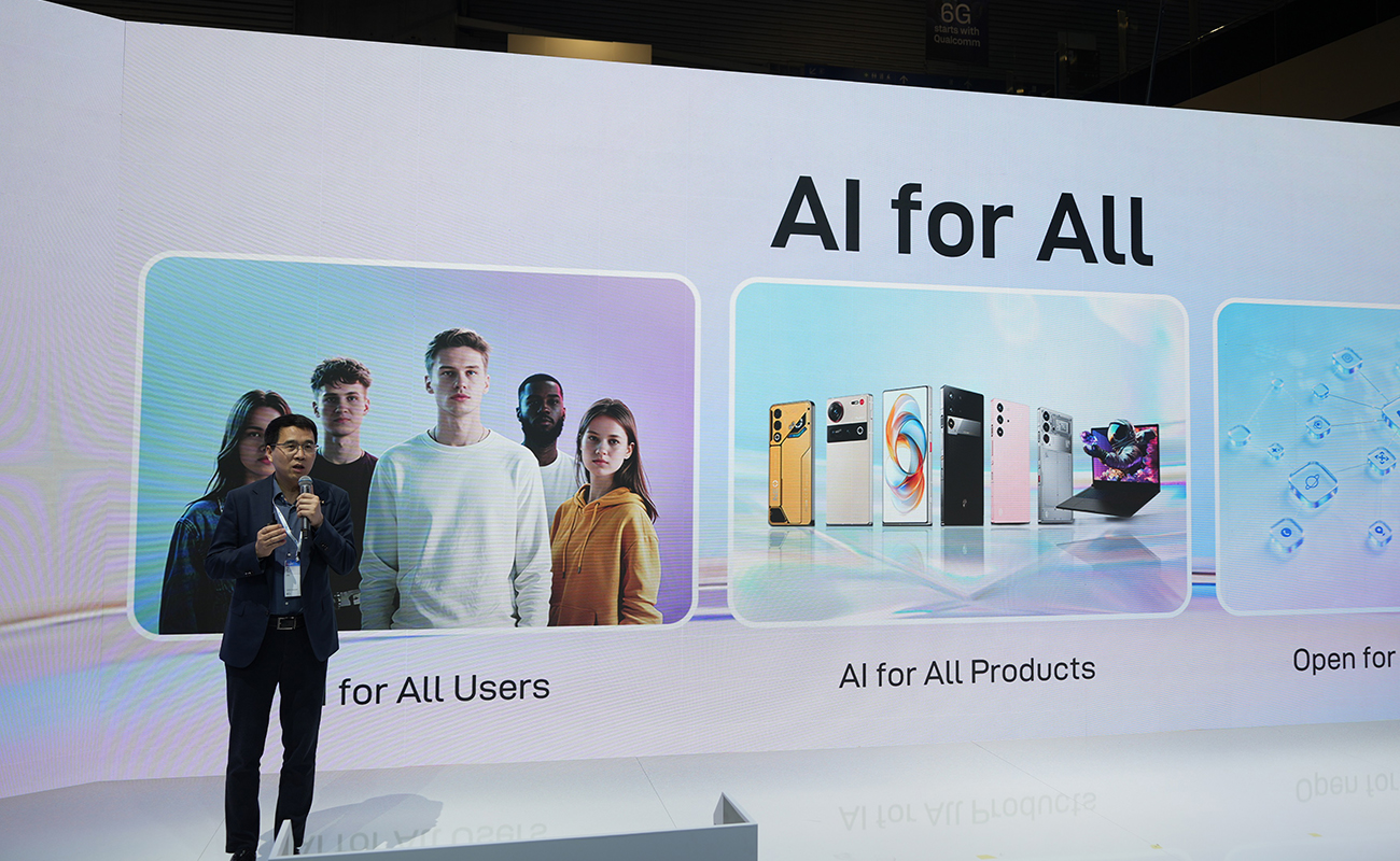 Ni Fei, vicepresidente senior de ZTE, presentó la estragia de IA de la firma para 2026.