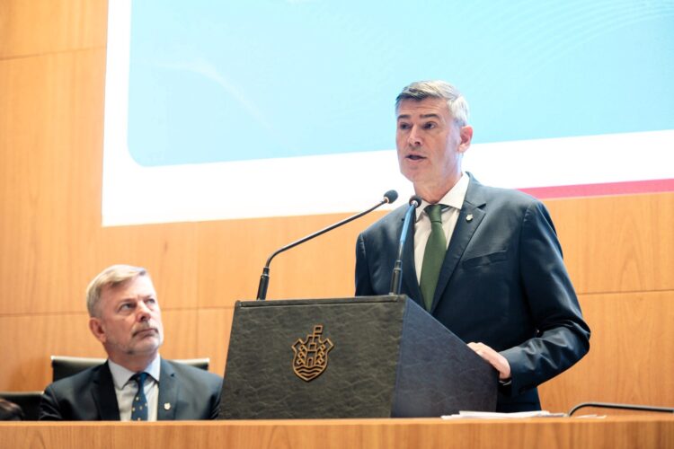Passerini defendió la obra pública, el déficit cero y la lucha contra el delito El intendente Passerini dio inicio a las sesiones ordinarias del Concejo Deliberante.