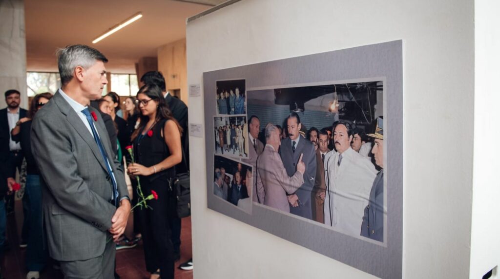 Passerini homenajeó a municipales desaparecidos en el Palacio 6 de Julio