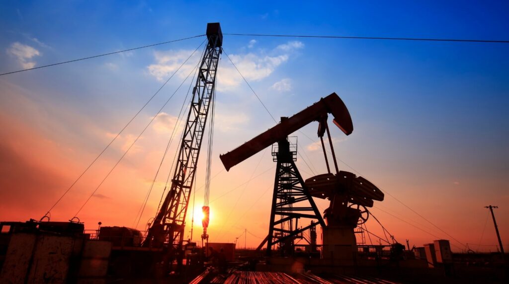 Petróleo arriba de US$100 y activos argentinos con resultados mixtos Petróleo arriba de US$100 y activos argentinos con resultados mixtos