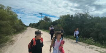 Por cambios en el transporte, niños y docentes viven una travesía de ida y vuelta a la escuela en camino a Villa Posse Villa Posse