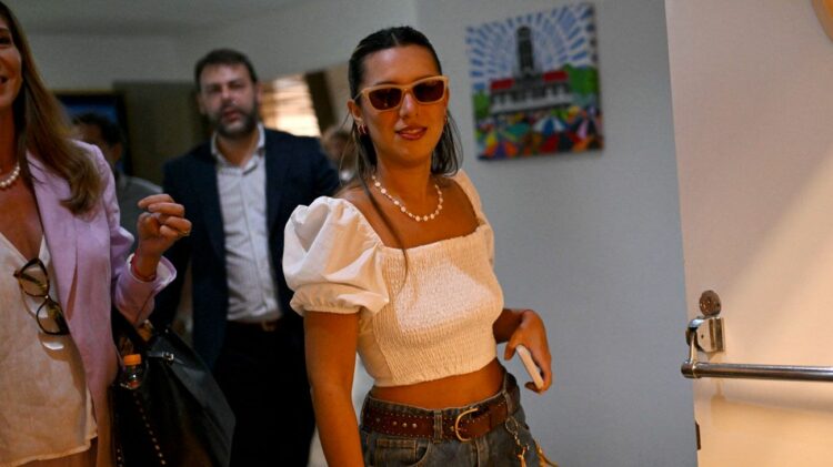 Postergaron el regreso de la abogada Agostina Páez La abogada e influencer Agostina Páez, acusada de racismo en Brasil.