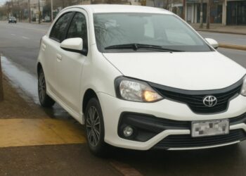 la Municipalidad de Córdoba implementó un nuevo canal a través de la App Ciudadana para que los vecinos puedan denunciar el bloqueo de cocheras y otras faltas de estacionamiento.