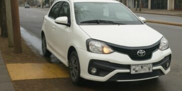 la Municipalidad de Córdoba implementó un nuevo canal a través de la App Ciudadana para que los vecinos puedan denunciar el bloqueo de cocheras y otras faltas de estacionamiento.