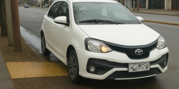 la Municipalidad de Córdoba implementó un nuevo canal a través de la App Ciudadana para que los vecinos puedan denunciar el bloqueo de cocheras y otras faltas de estacionamiento.