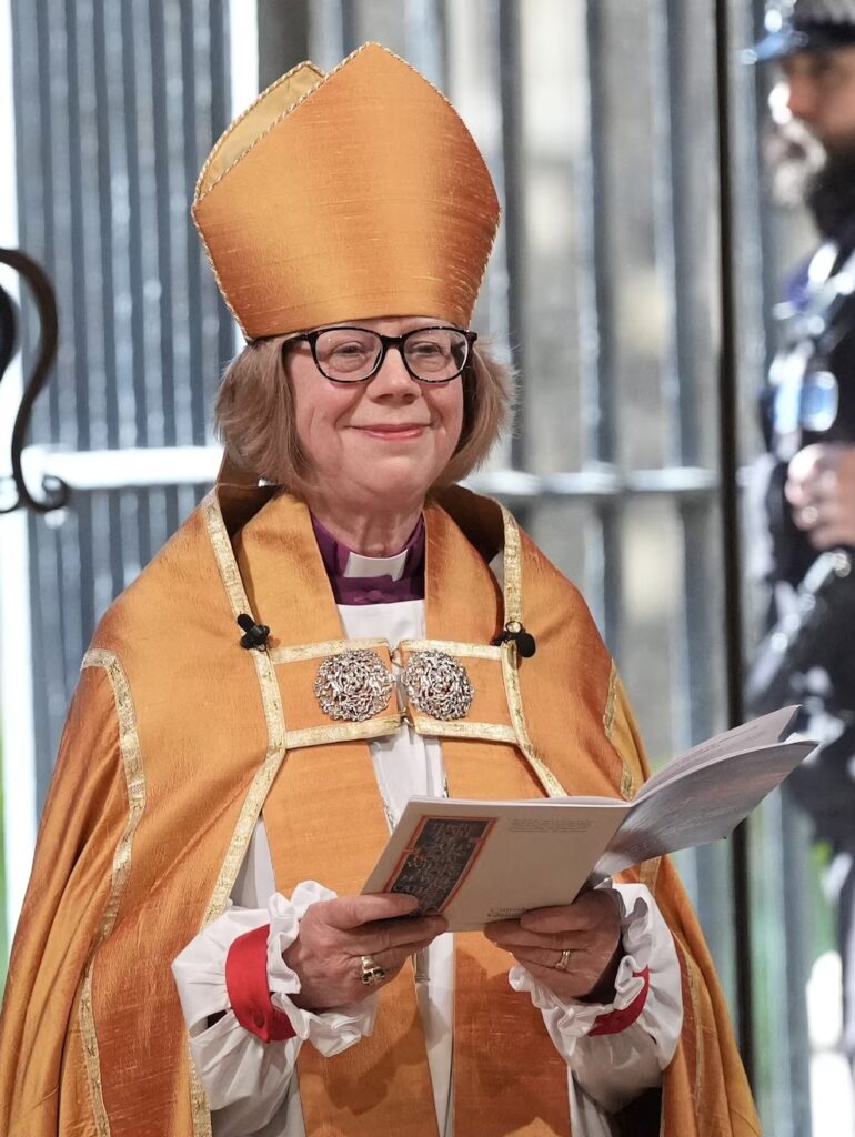 Sarah Mullally se convierte en la primera mujer arzobispa de Canterbury Sarah Mullally se convierte en la primera mujer arzobispa de Canterbury