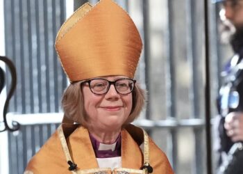 Sarah Mullally se convierte en la primera mujer arzobispa de Canterbury