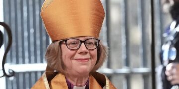 Sarah Mullally se convierte en la primera mujer arzobispa de Canterbury Sarah Mullally se convierte en la primera mujer arzobispa de Canterbury