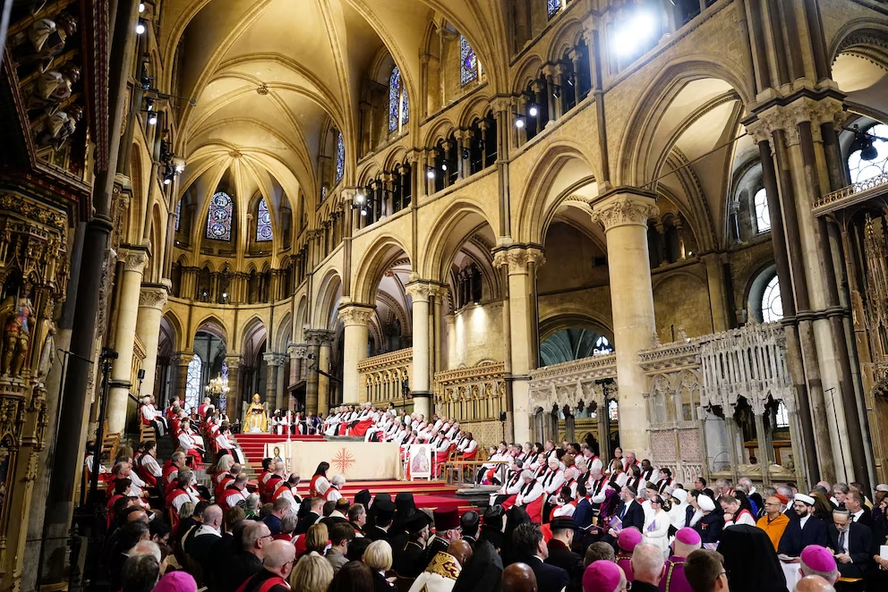 Sarah Mullally se convierte en la primera mujer arzobispa de Canterbury Sarah Mullally se convierte en la primera mujer arzobispa de Canterbury