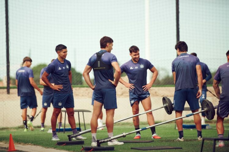 Talleres volvió a entrenar junto a sus hinchas Talleres