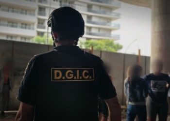 Tensión en “La Mole”: tras el desalojo, un hombre amenaza con arrojarse del edificio