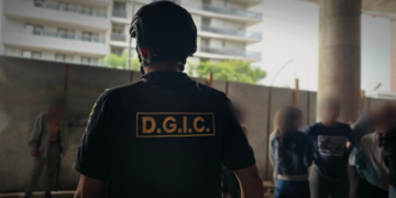 Tensión en “La Mole”: tras el desalojo, un hombre amenaza con arrojarse del edificio