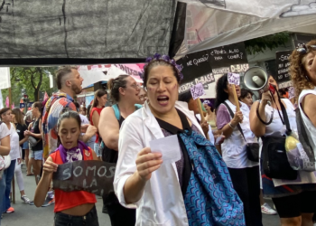 Docentes se movilizan en Córdoba en el marco del Día de la Mujer Trabajadora.