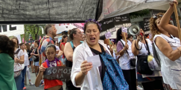 Docentes se movilizan en Córdoba en el marco del Día de la Mujer Trabajadora.