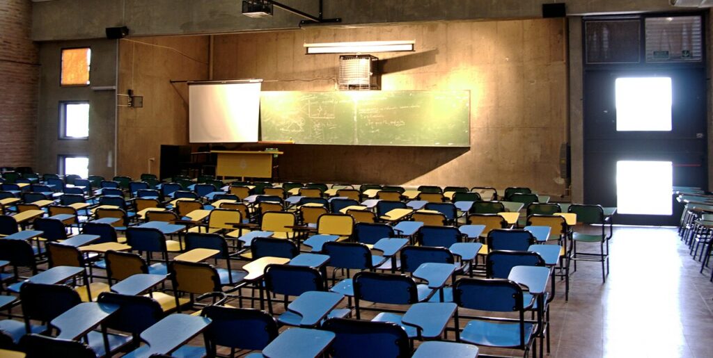 Docentes universitarios iniciaron una semana de paro en reclamo de recomposición salarial.