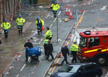Un hombre atropelló a una multitud en Inglaterra y dejó siete heridos graves