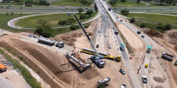 Comienzan los desvíos nocturnos por el montaje de vigas en el altonivel de Vélez Sarsfield