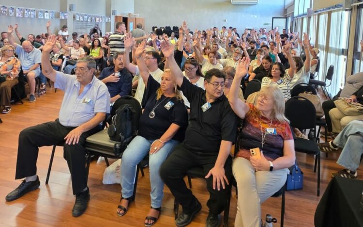 La asamblea de este martes continuó la del viernes pasado, en la que se había pasado a un cuarto intermedio.
