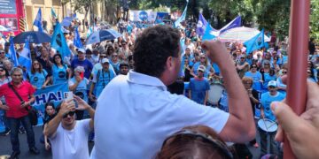 Fuerte acatamiento al paro docente y caos vehicular en el centro cordobés Fuerte acatamiento al paro docente y caos vehicular en el centro cordobés