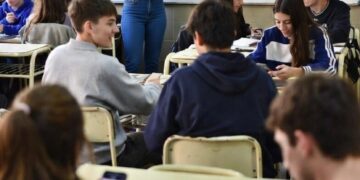 Los alumnos usan la IA, los docentes se capacitan por su cuenta Los alumnos usan la IA, los docentes se capacitan por su cuenta