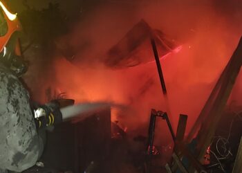 Bomberos sofocaron un incendio en Marqués Anexo: una mujer resultó afectada