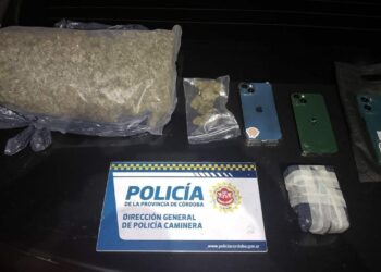 Detienen a cuatro personas y secuestran droga en un control vehicular