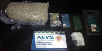 Detienen a cuatro personas y secuestran droga en un control vehicular