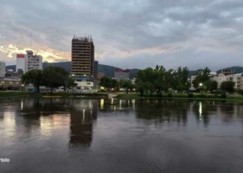 Alerta por la crecida del lago San Roque tras intensas lluvias en la cuenca alta