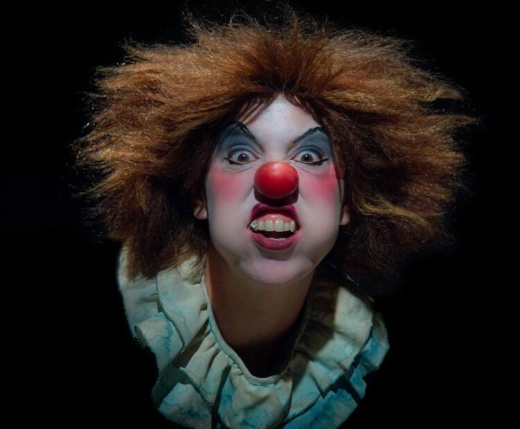 “WOF: obra payasa para Virginia Woolf” se presentará este domingo a las 21 en Sindicato de Maravillas, con una propuesta escénica que cruza humor, literatura y pensamiento a partir del universo de la escritora inglesa.